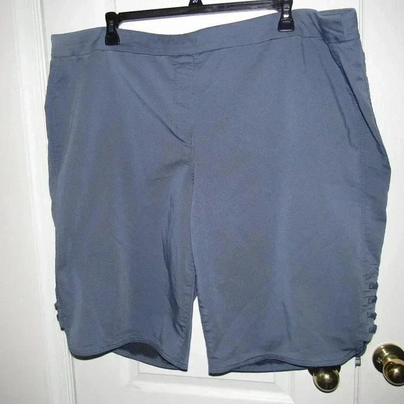 Avenue Pants - NWT AVENUE Cotton Super Stretch Gray Bermuda Shorts Plus Size 26 (13” inseam)
